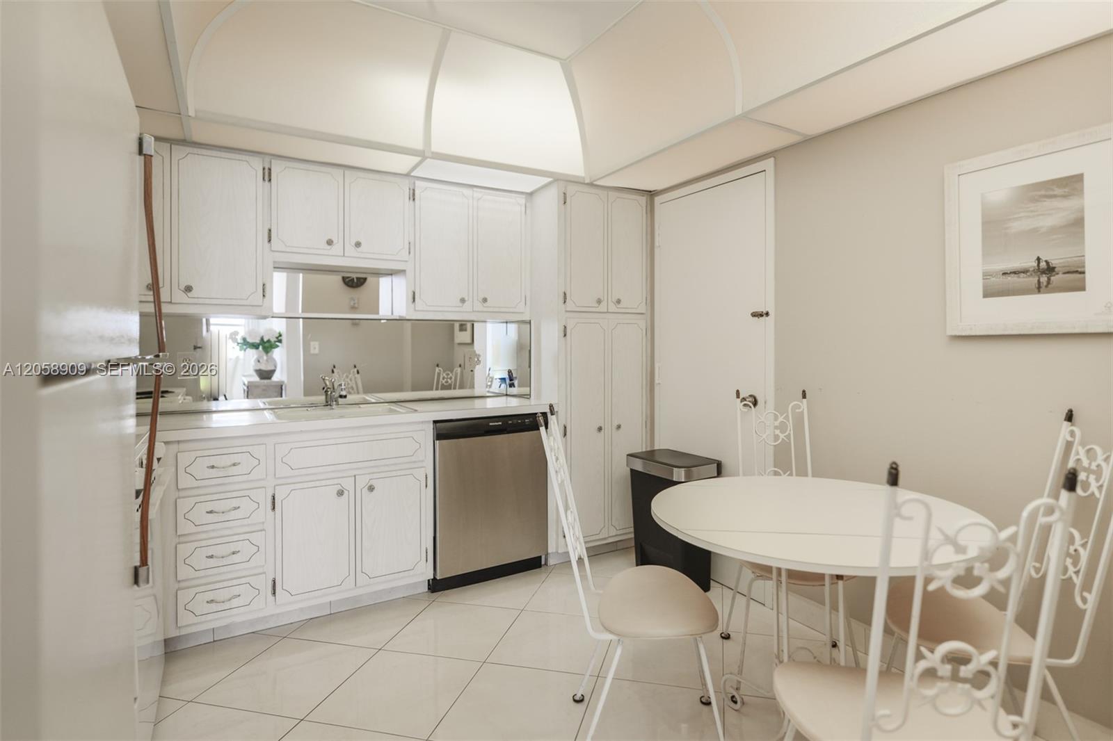 Ver detalles 5Q 3 / 3 1740 sq. ft. $ 2026-07-23 0 foto