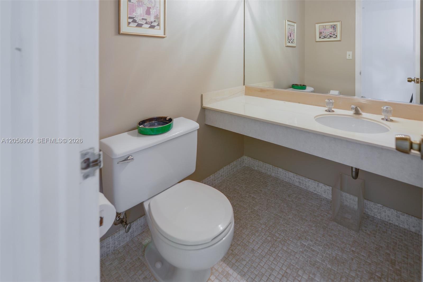 Ver detalles 5Q 3 / 3 1740 sq. ft. $ 2026-07-23 0 foto