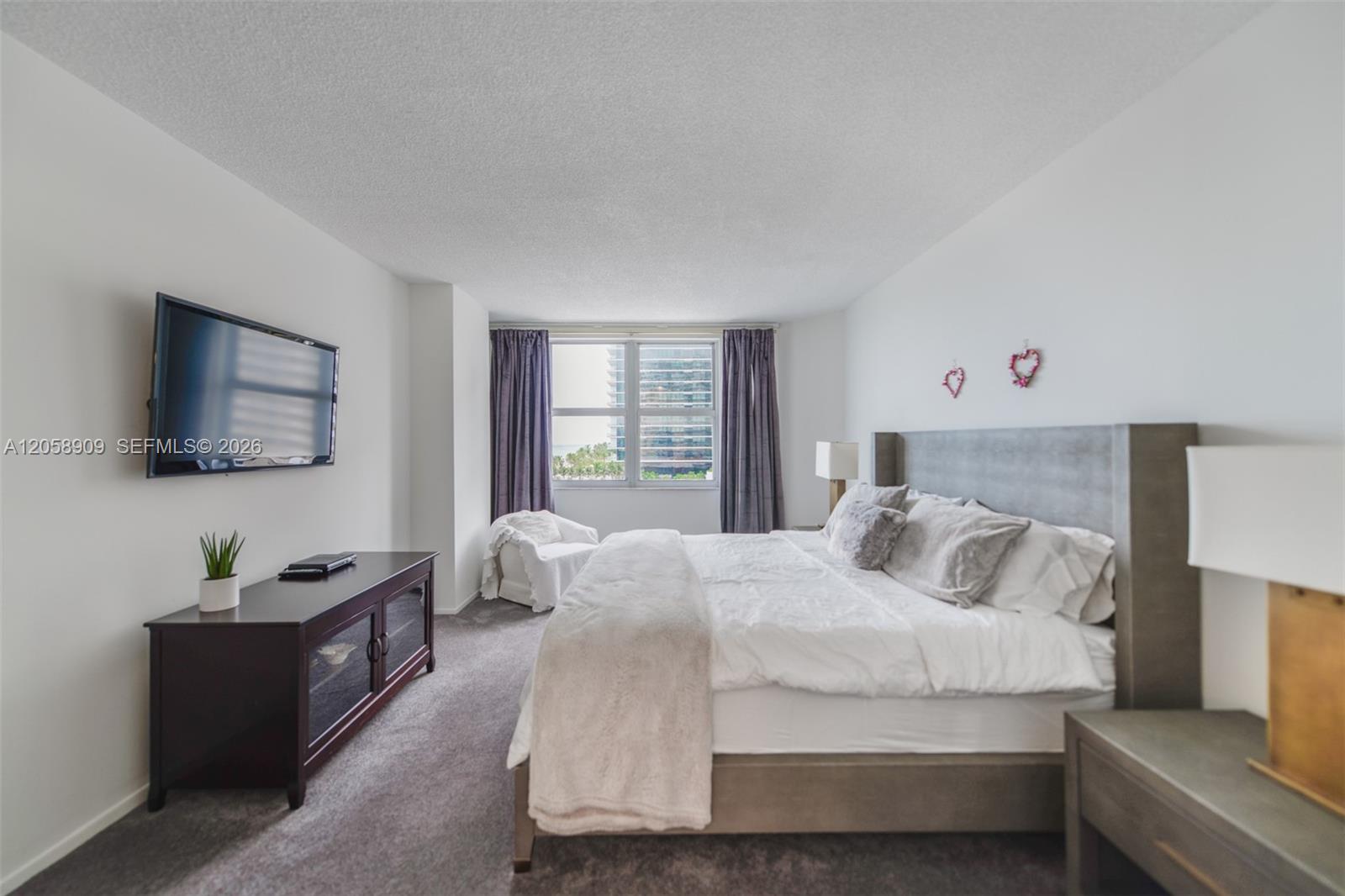 Ver detalles 5Q 3 / 3 1740 sq. ft. $ 2026-07-23 0 foto
