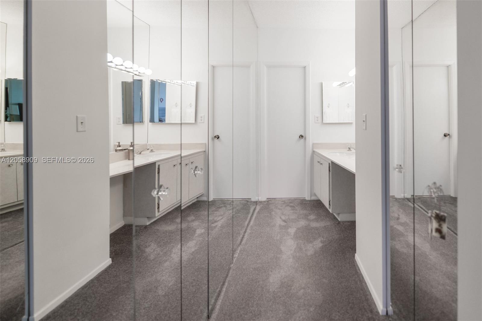 Ver detalles 5Q 3 / 3 1740 sq. ft. $ 2026-07-23 0 foto