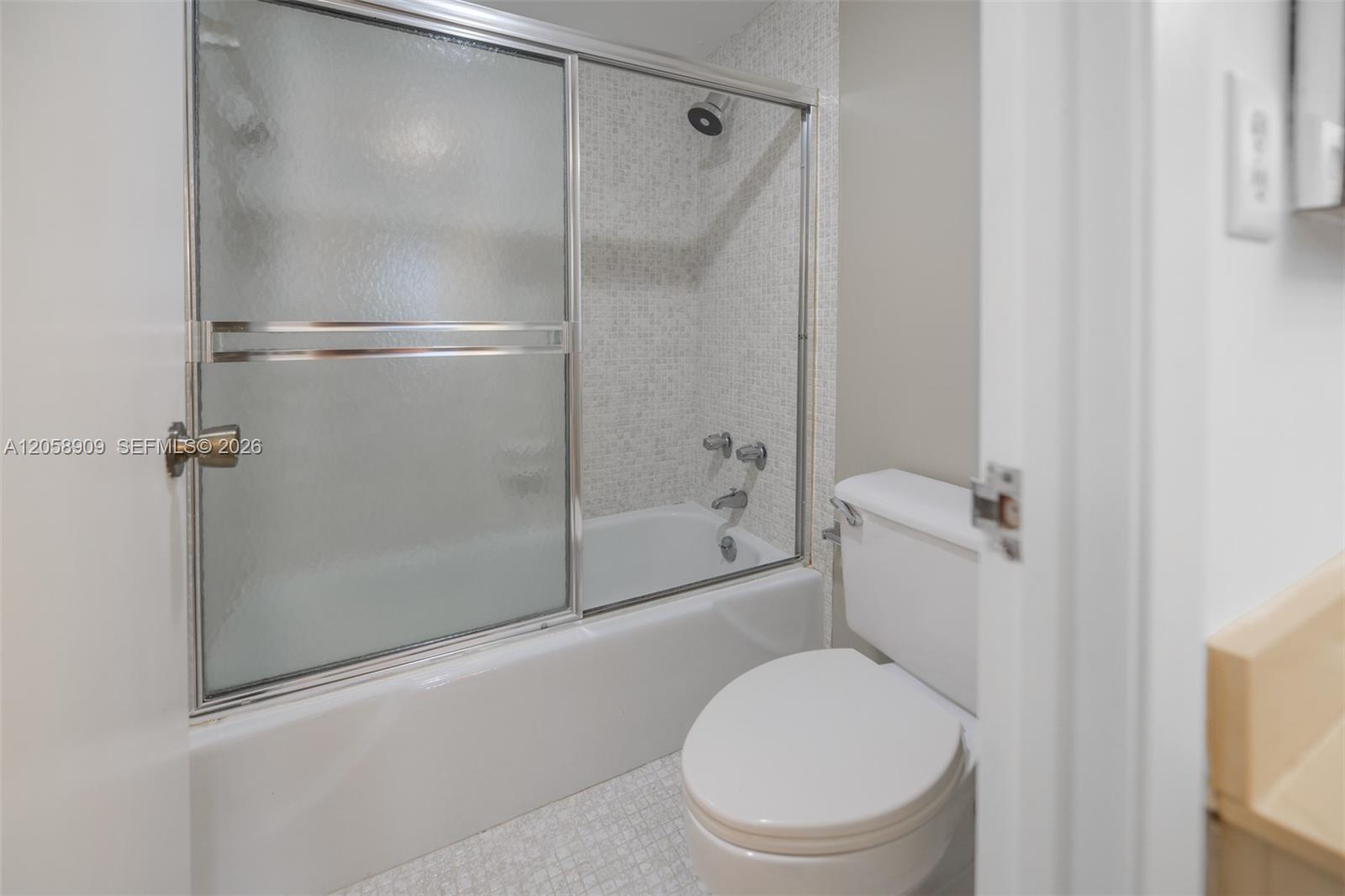 Ver detalles 5Q 3 / 3 1740 sq. ft. $ 2026-07-23 0 foto