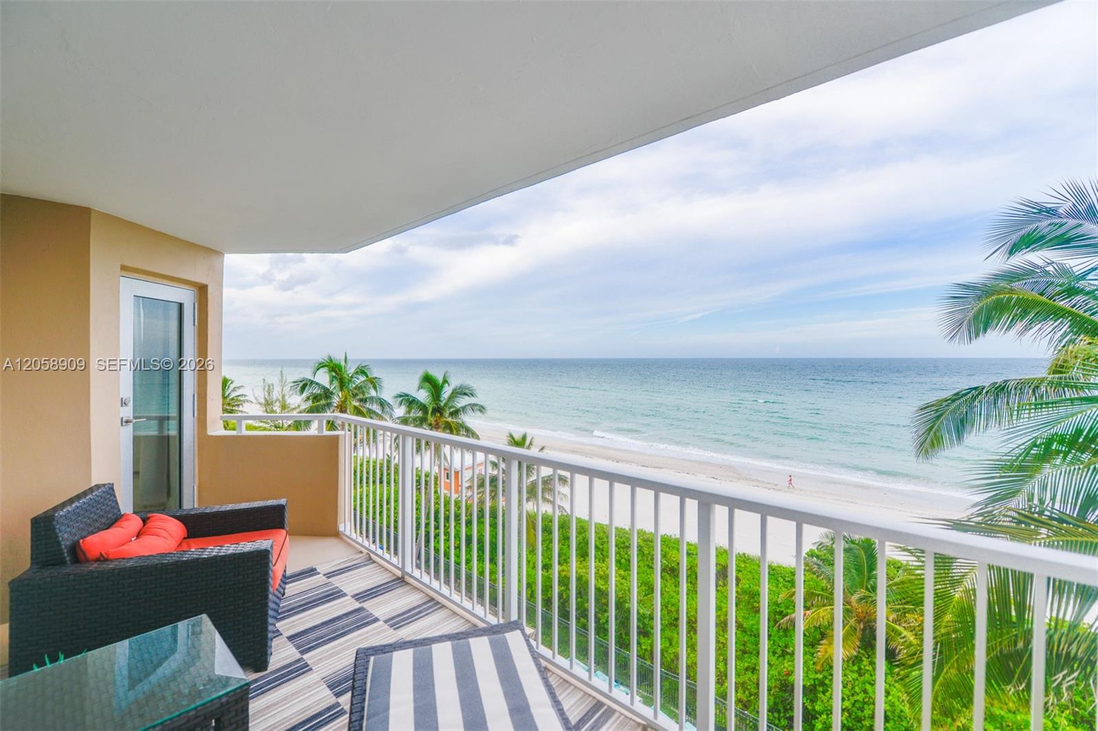 Ver detalles 5Q 3 / 3 1740 sq. ft. $ 2026-07-23 0 foto