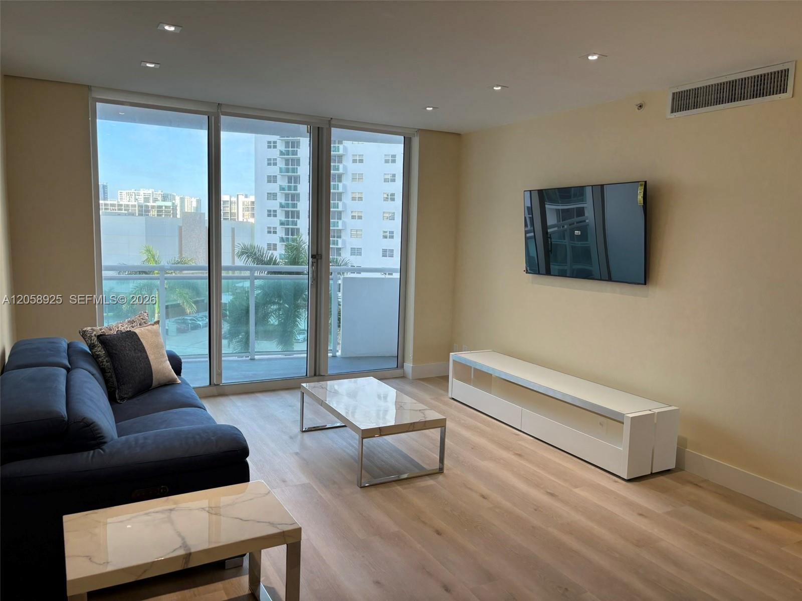 Photo of 3001 Ocean Dr #639, Hollywood, Florida, 33019 -