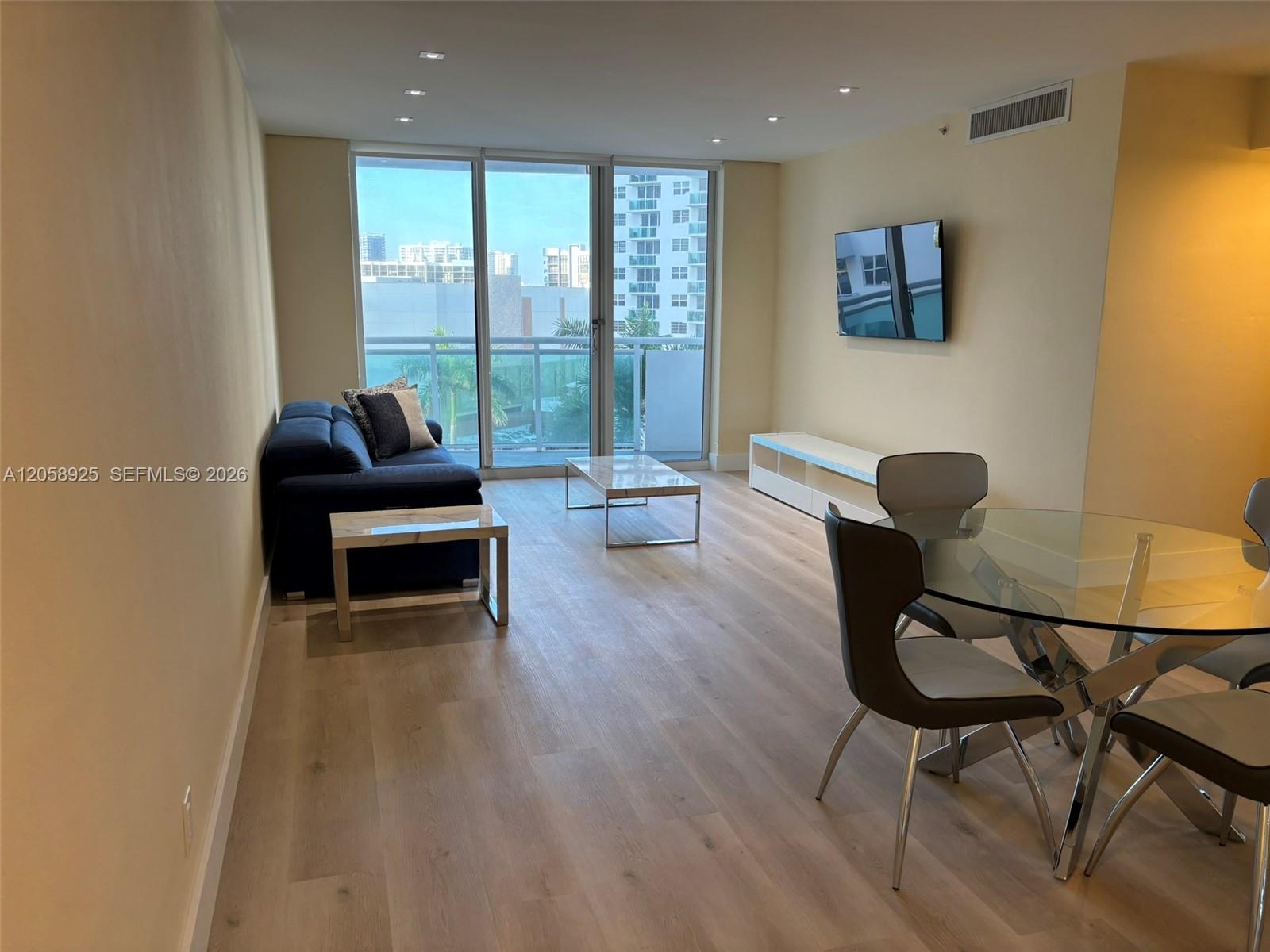Photo of 3001 Ocean Dr #639, Hollywood, Florida, 33019 -