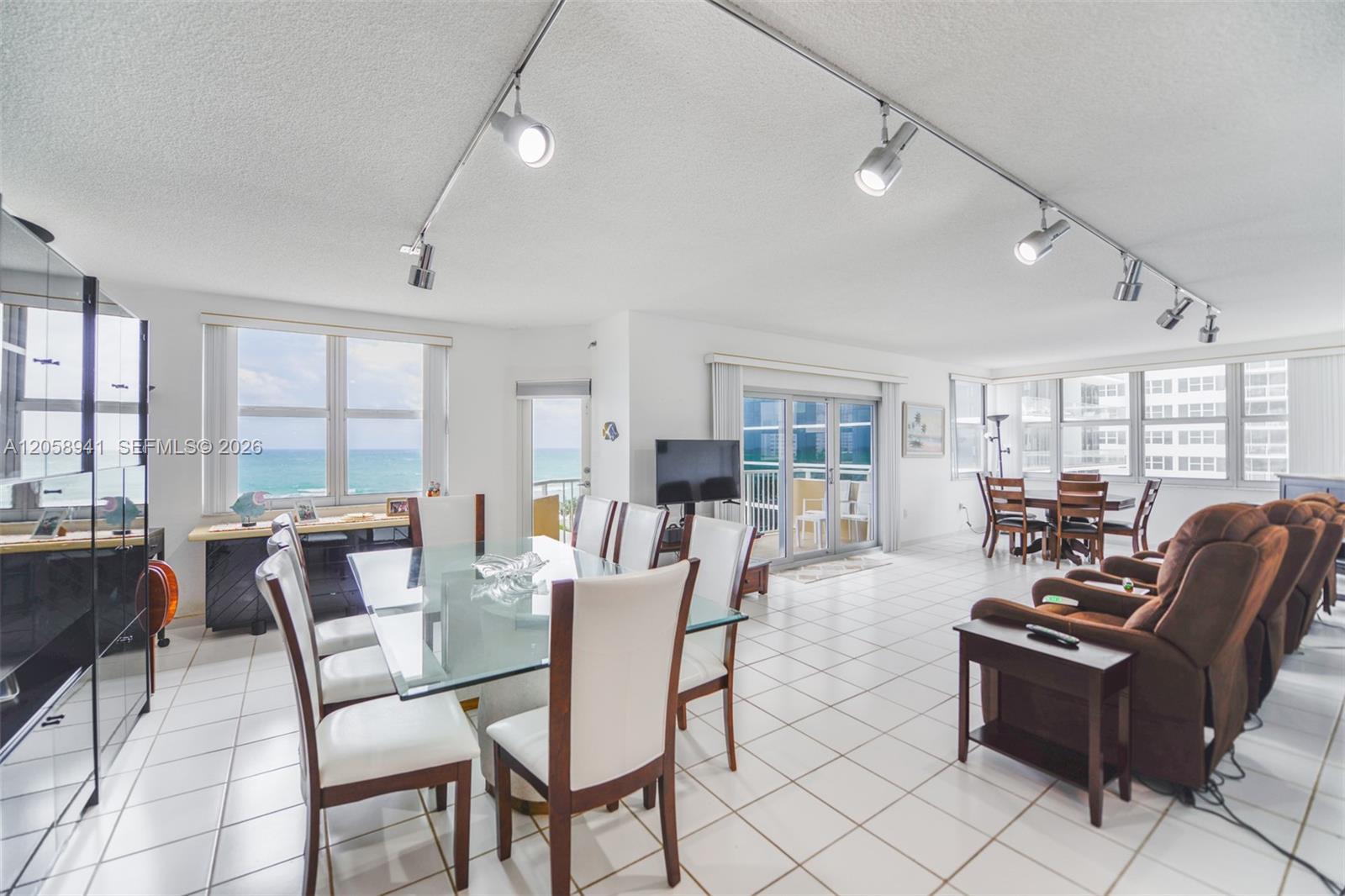 5E 3 / 3 1780 sq. ft. $ 2026-07-23 0 foto