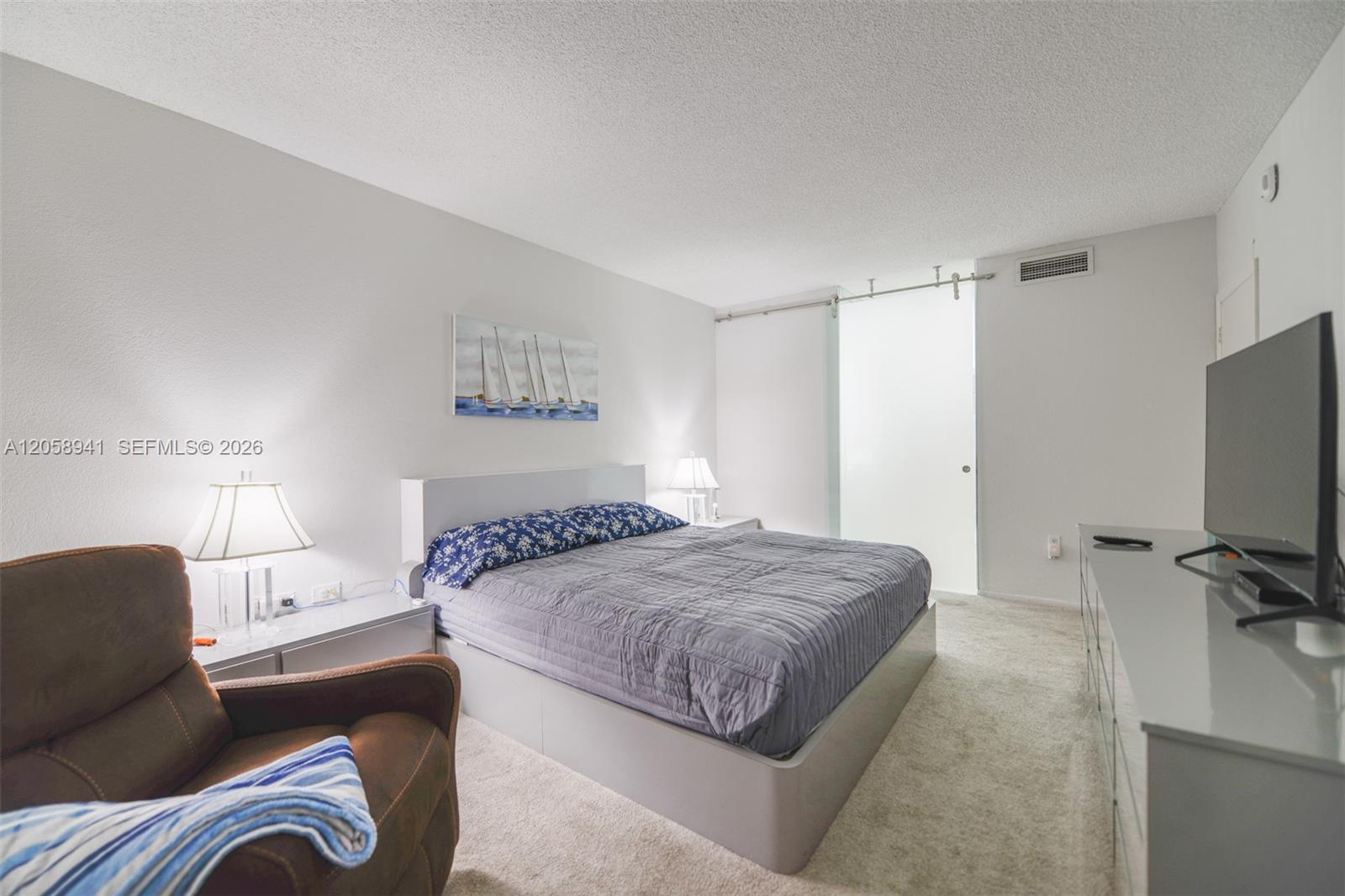 5E 3 / 3 1780 sq. ft. $ 2026-07-23 0 foto