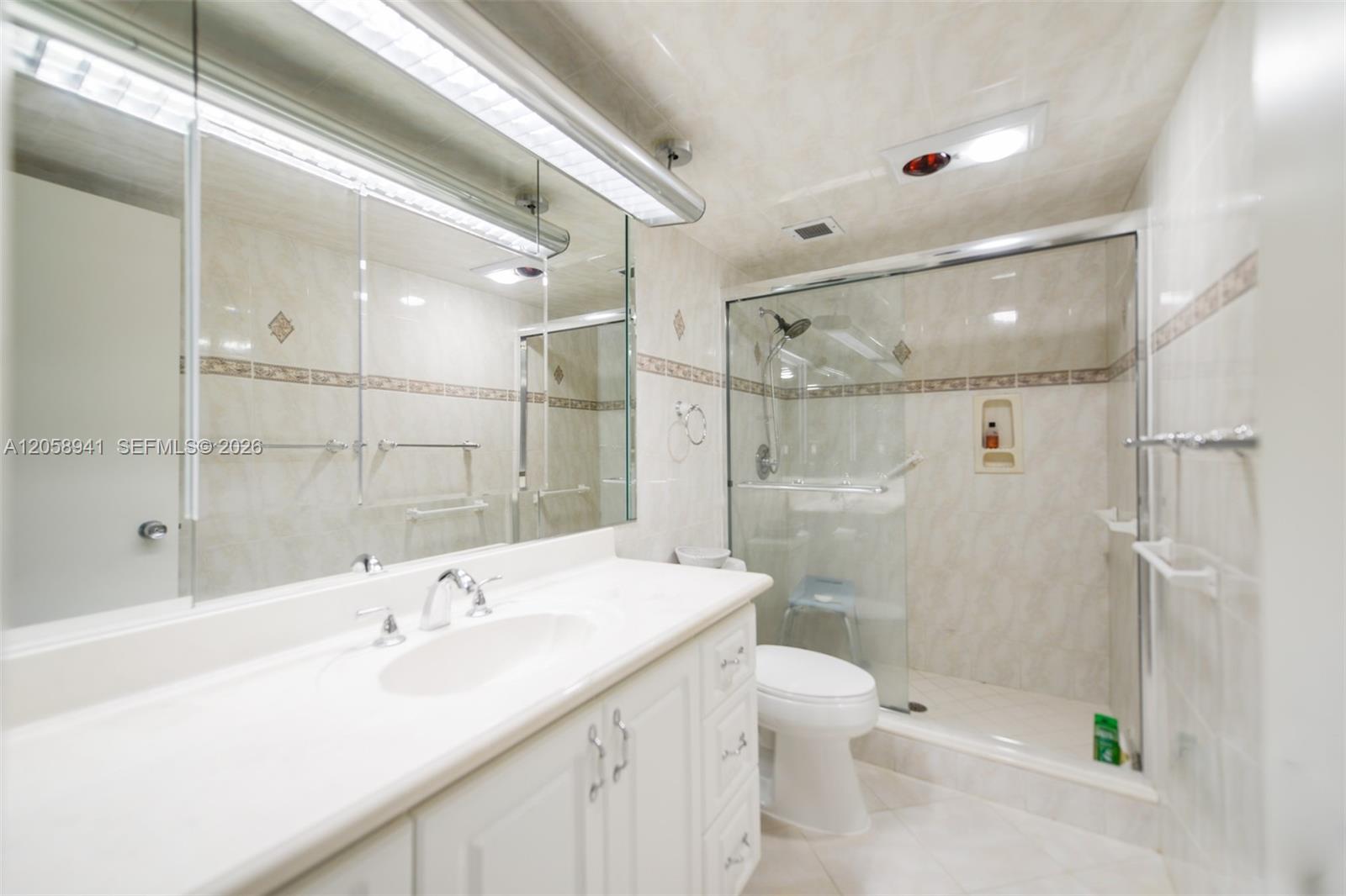 5E 3 / 3 1780 sq. ft. $ 2026-07-23 0 foto