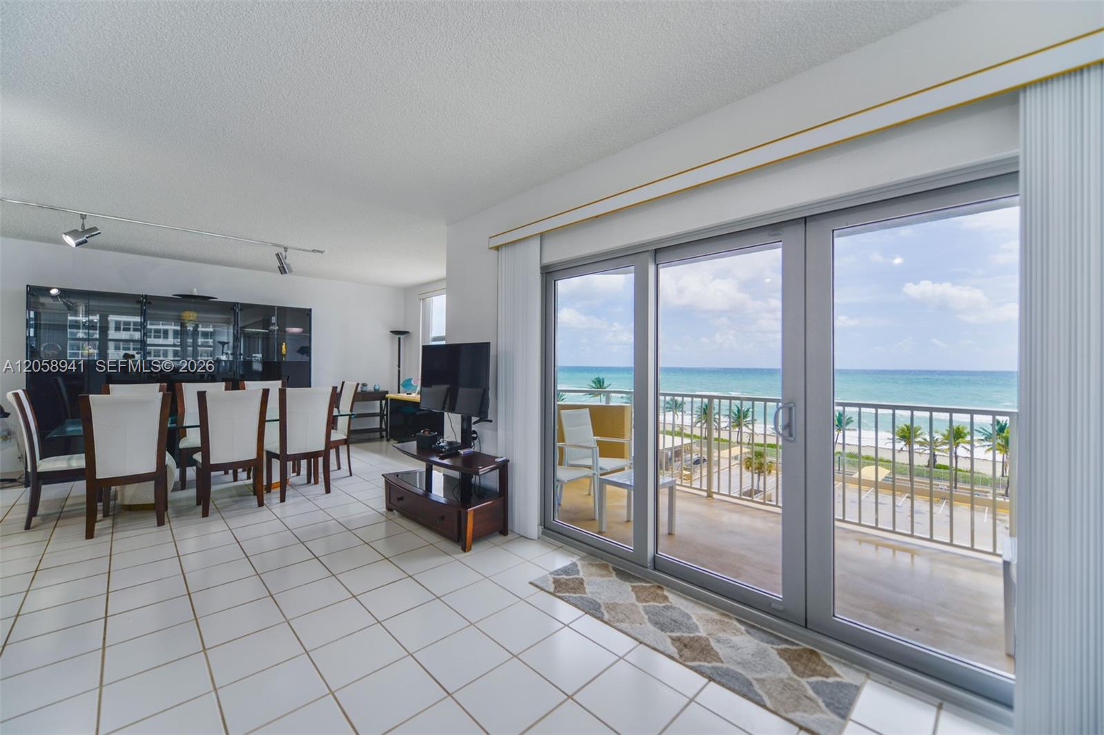 5E 3 / 3 1780 sq. ft. $ 2026-07-23 0 foto