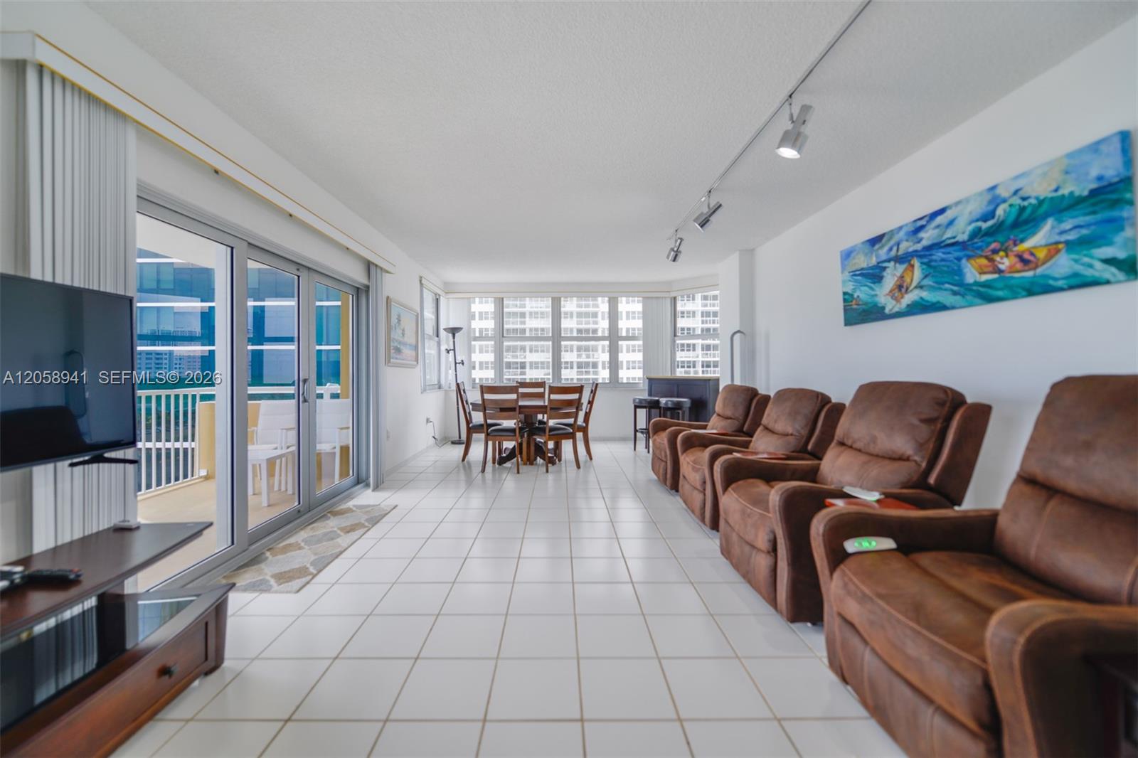 5E 3 / 3 1780 sq. ft. $ 2026-07-23 0 foto