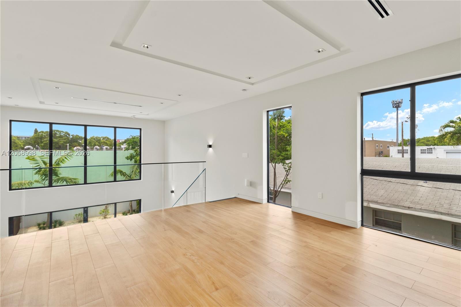   /  5572 sq. ft. $ 2026-07-23 0 foto