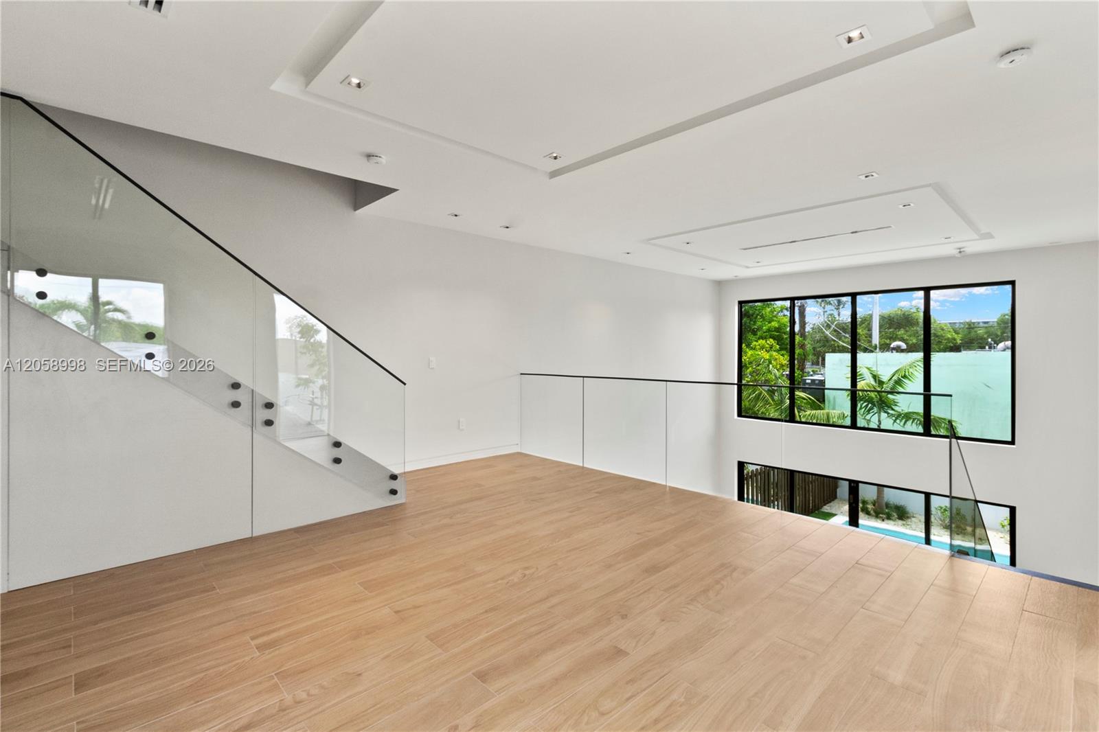   /  5572 sq. ft. $ 2026-07-23 0 foto