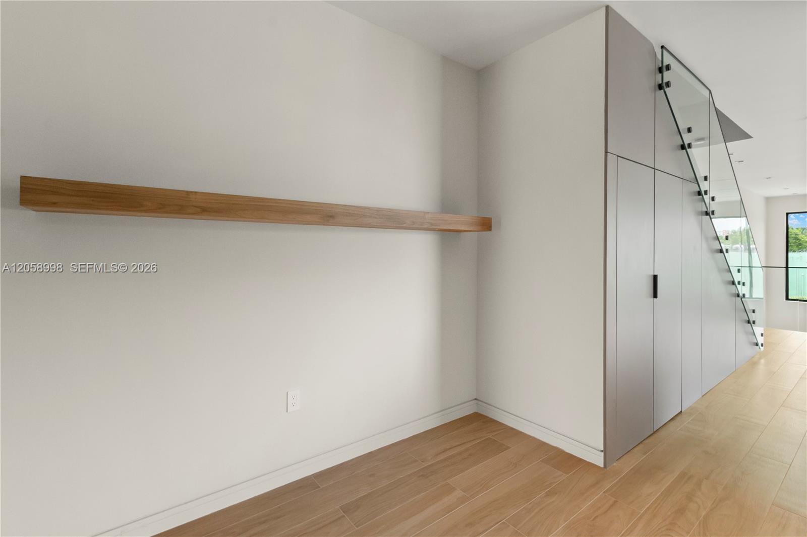   /  5572 sq. ft. $ 2026-07-23 0 foto