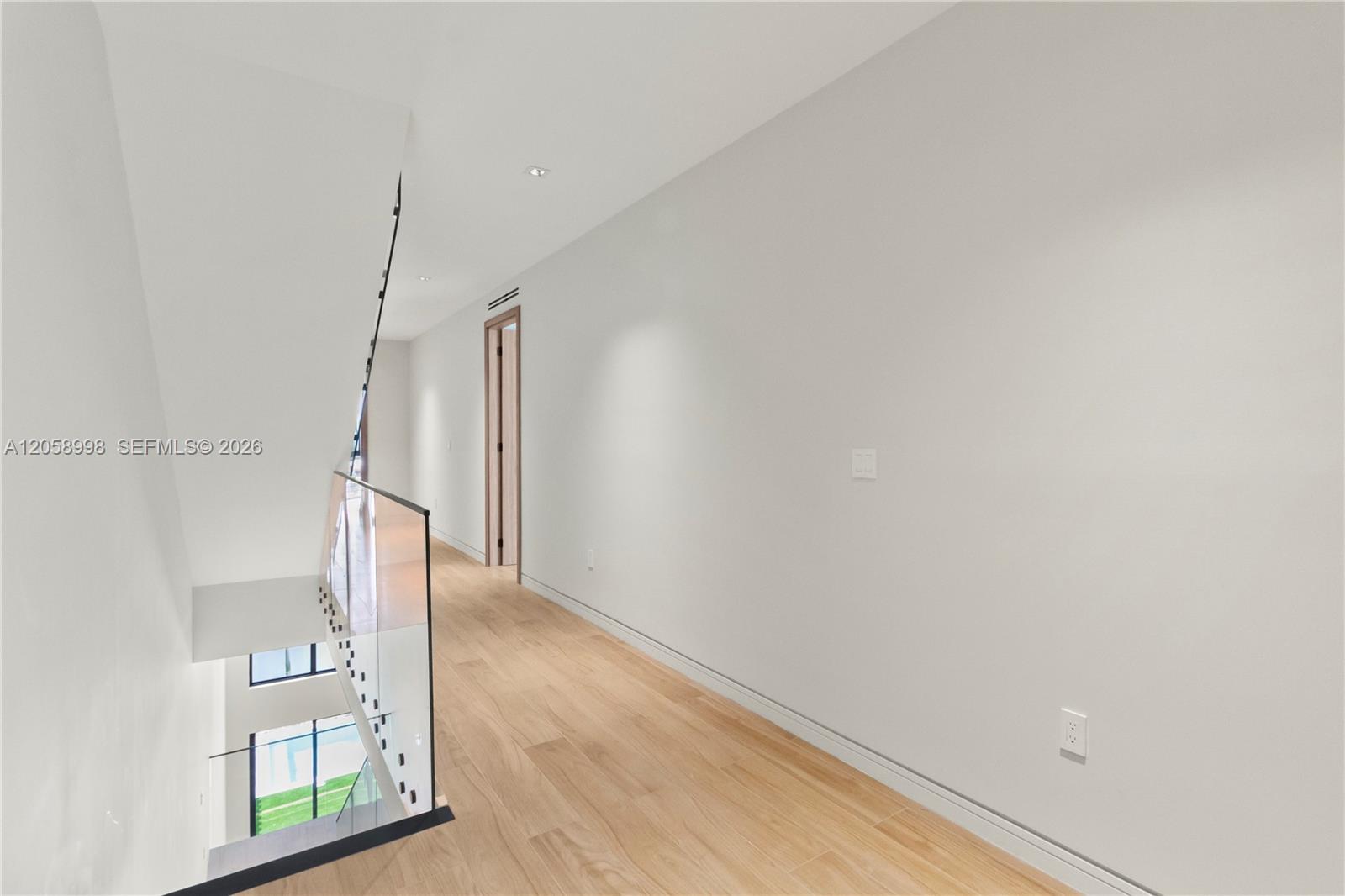   /  5572 sq. ft. $ 2026-07-23 0 foto