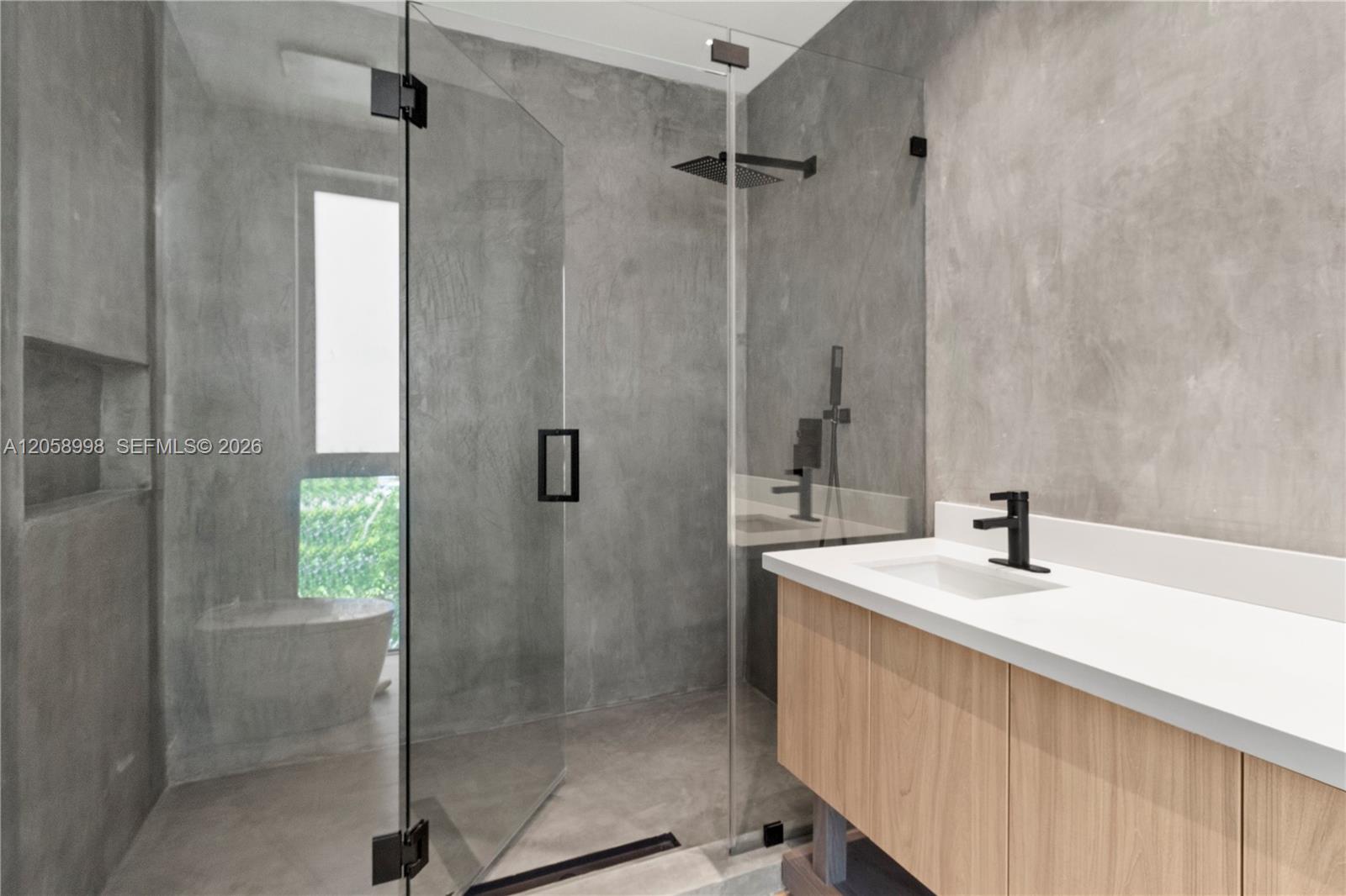   /  5572 sq. ft. $ 2026-07-23 0 foto