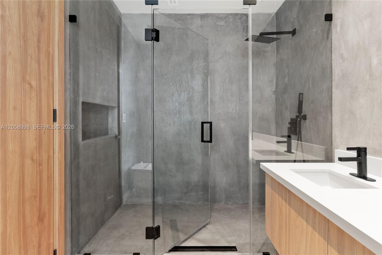   /  5572 sq. ft. $ 2026-07-23 0 foto