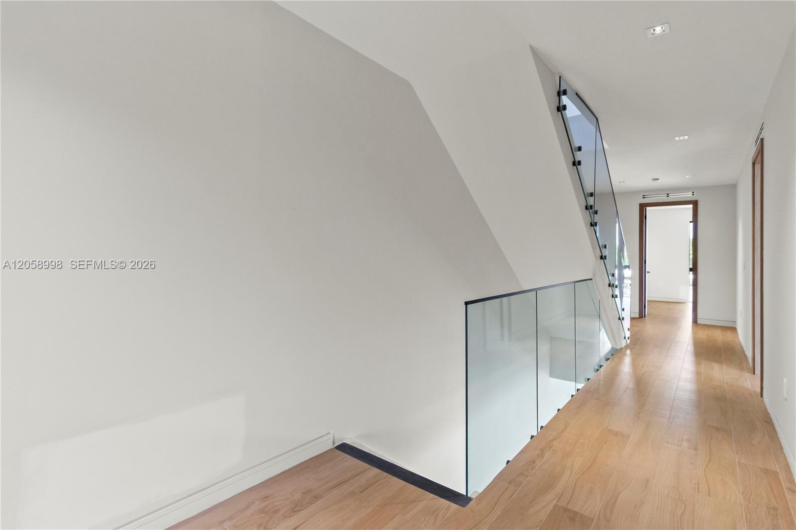   /  5572 sq. ft. $ 2026-07-23 0 foto
