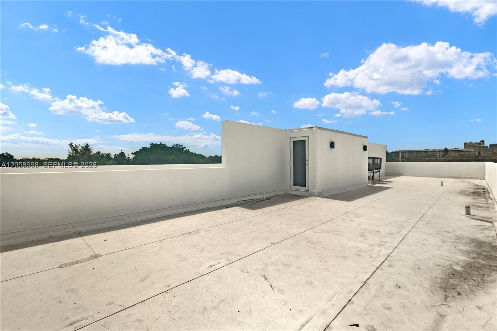   /  5572 sq. ft. $ 2026-07-23 0 foto