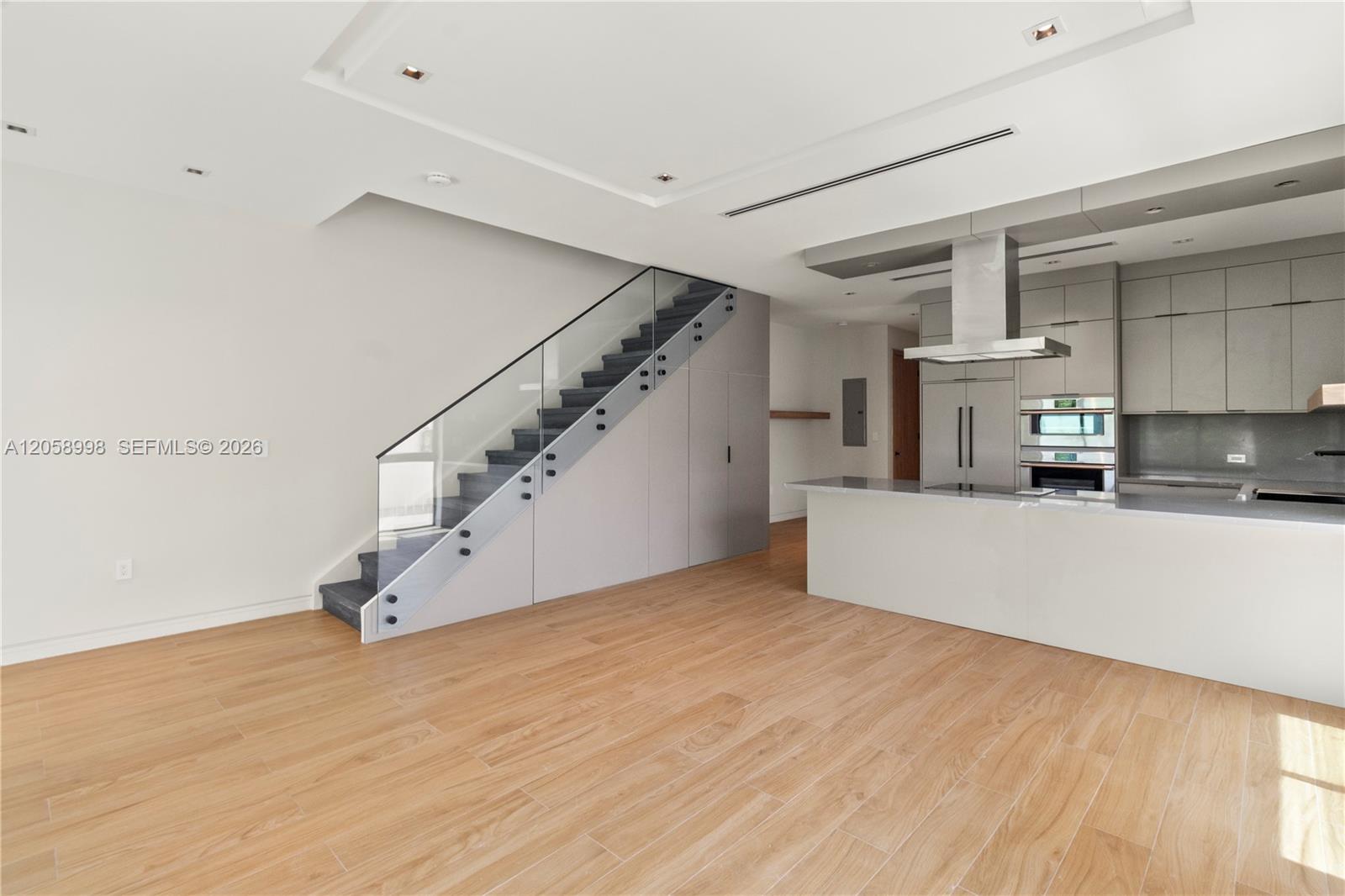   /  5572 sq. ft. $ 2026-07-23 0 foto