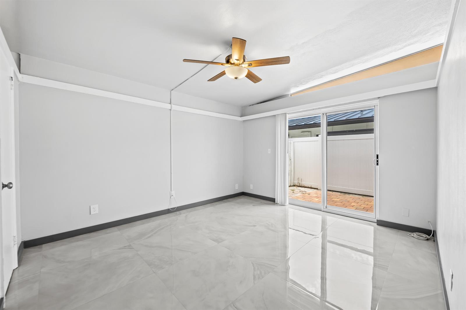 Ver detalles 1-2 / 0 1836 sq. ft. $ 2026-07-25 0 foto