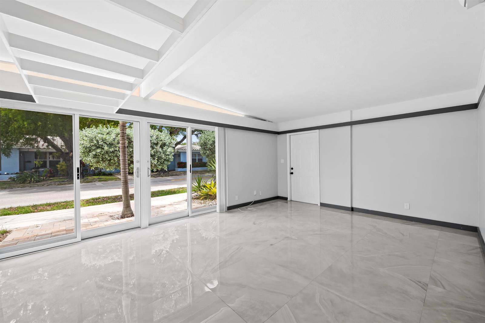 Ver detalles 1-2 / 0 1836 sq. ft. $ 2026-07-25 0 foto