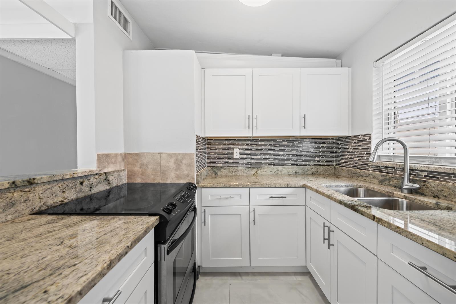 Ver detalles 1-2 / 0 1836 sq. ft. $ 2026-07-25 0 foto
