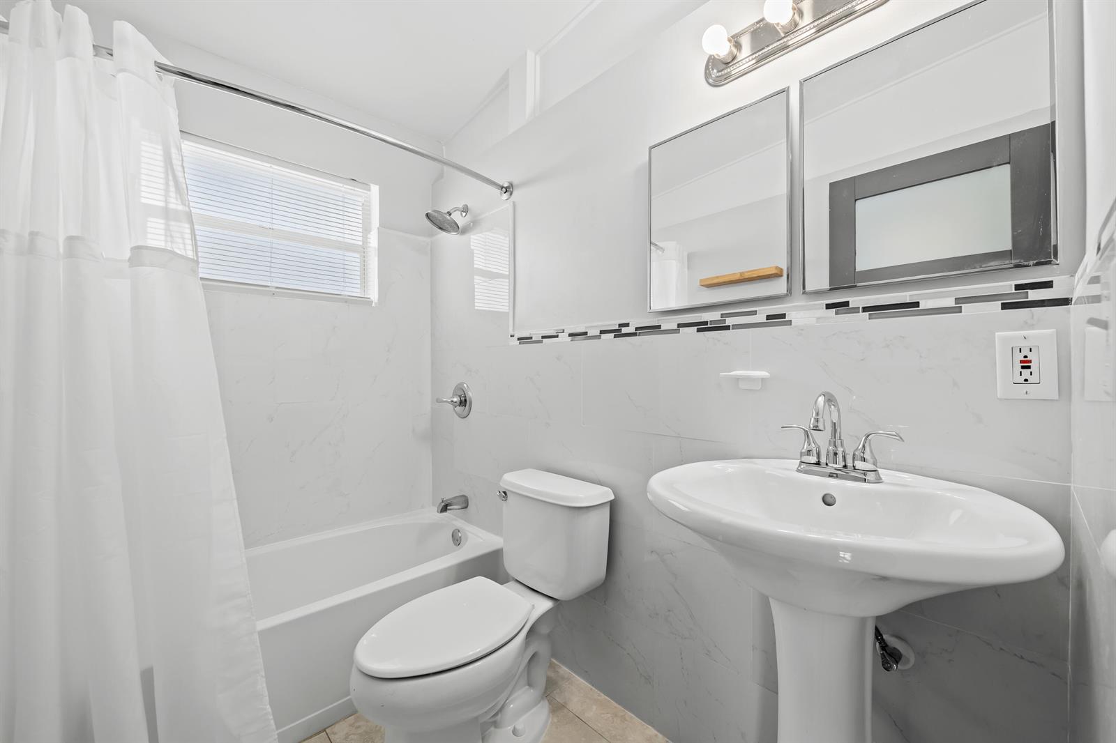 Ver detalles 1-2 / 0 1836 sq. ft. $ 2026-07-25 0 foto