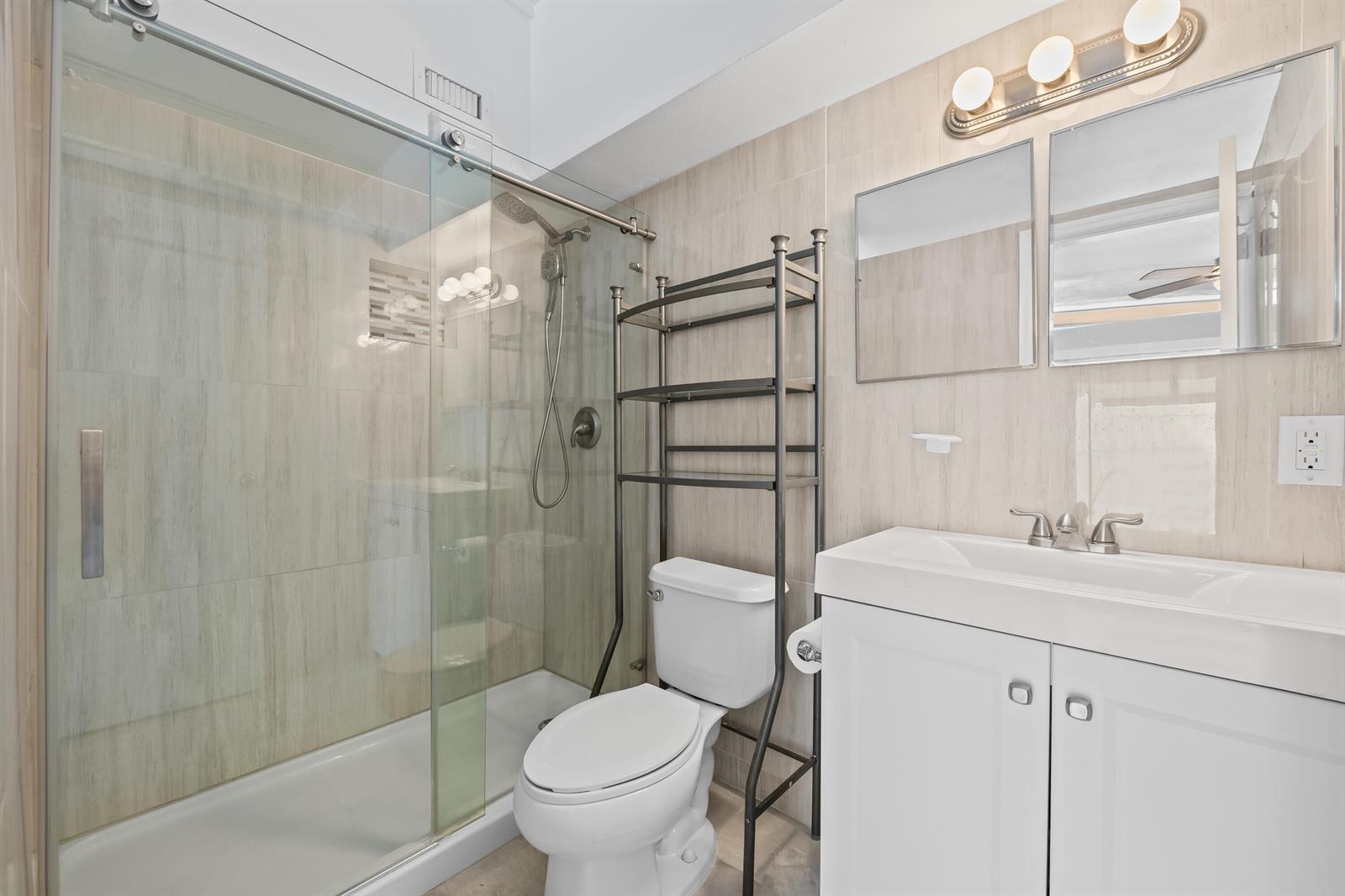 Ver detalles 1-2 / 0 1836 sq. ft. $ 2026-07-25 0 foto