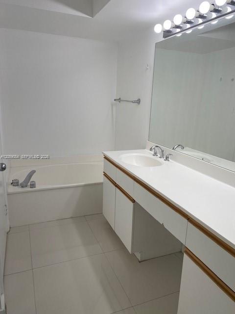 Photo of 3400 192nd St  #1910, Aventura, Florida, 33180 - bath tub main bath