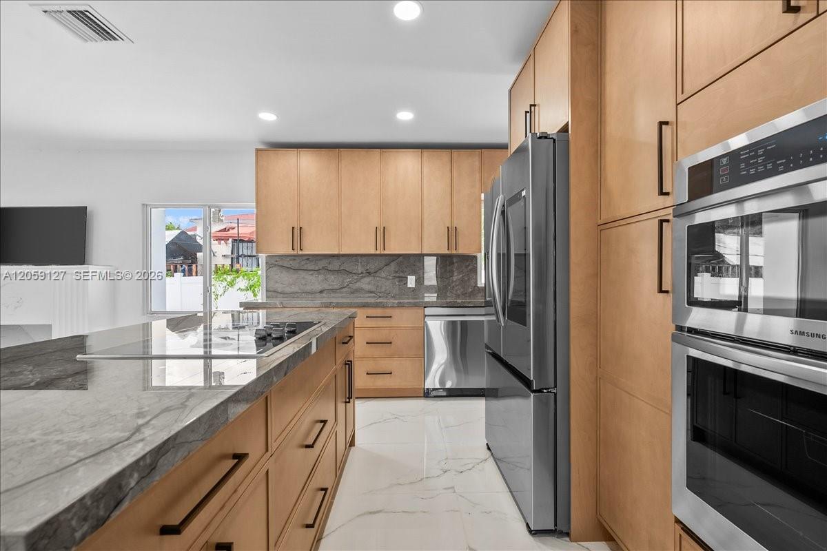 Ver detalles / 2241 sq. ft. $ 2026-07-24 0 foto