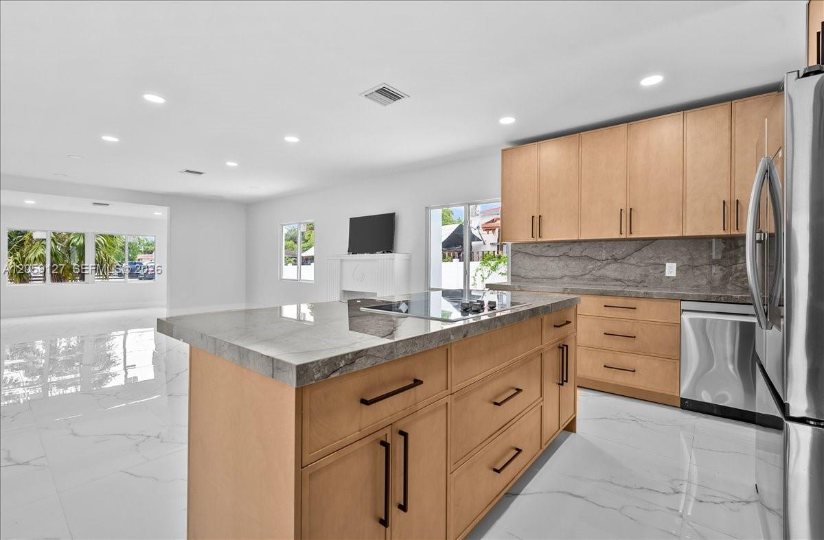Ver detalles / 2241 sq. ft. $ 2026-07-24 0 foto