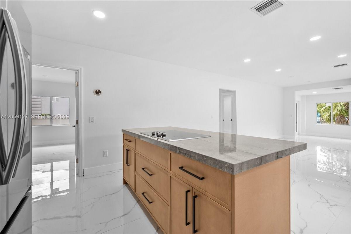 Ver detalles / 2241 sq. ft. $ 2026-07-24 0 foto