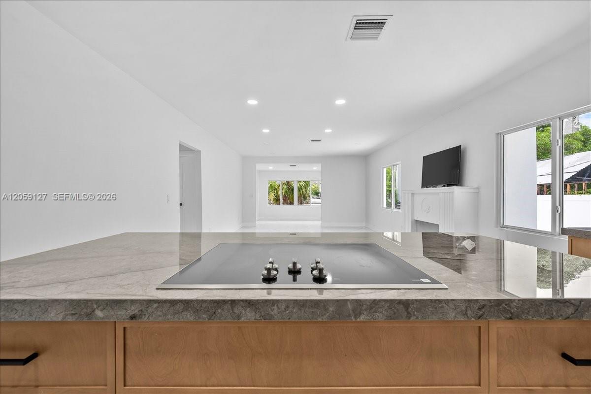 Ver detalles / 2241 sq. ft. $ 2026-07-24 0 foto