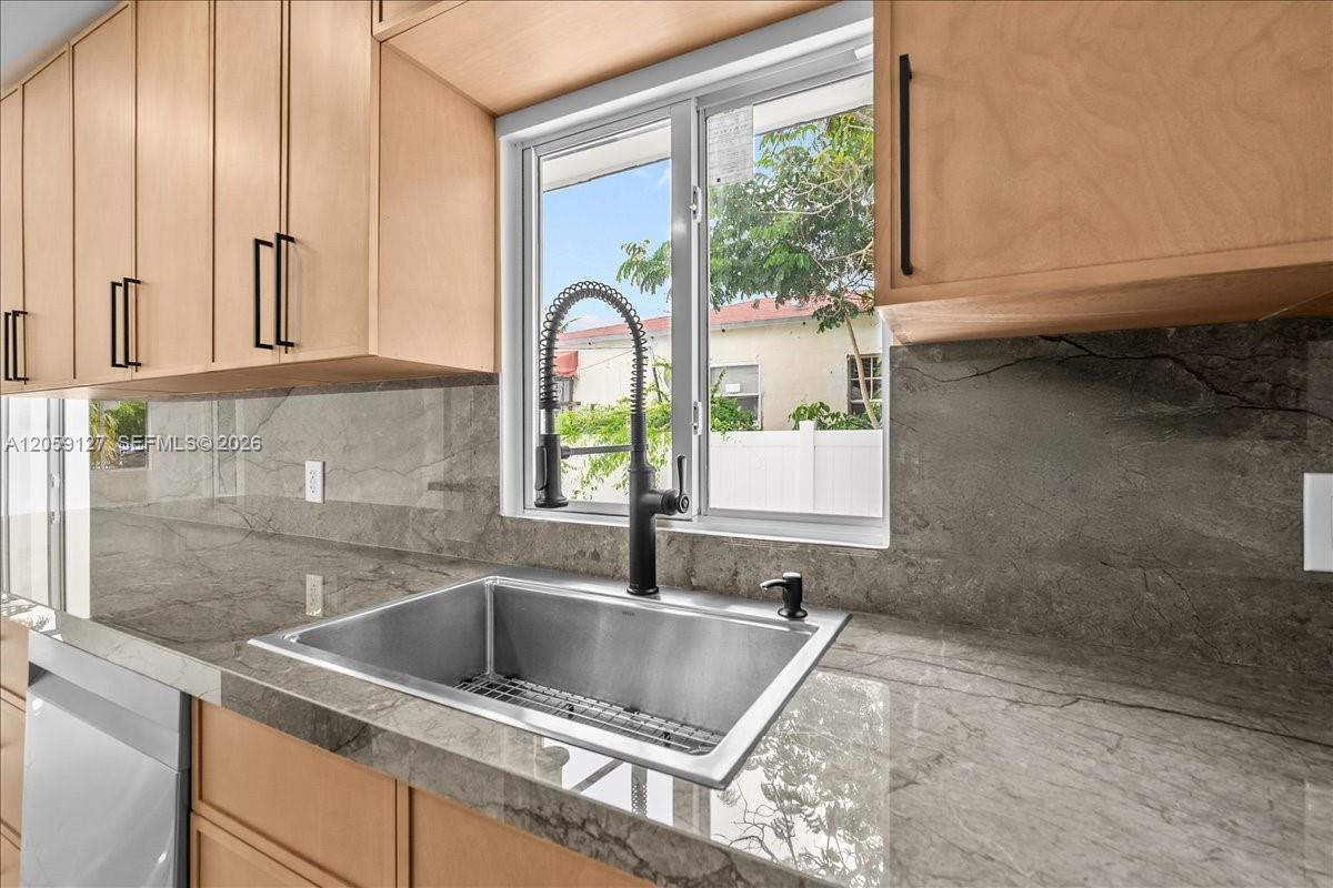 Ver detalles / 2241 sq. ft. $ 2026-07-24 0 foto