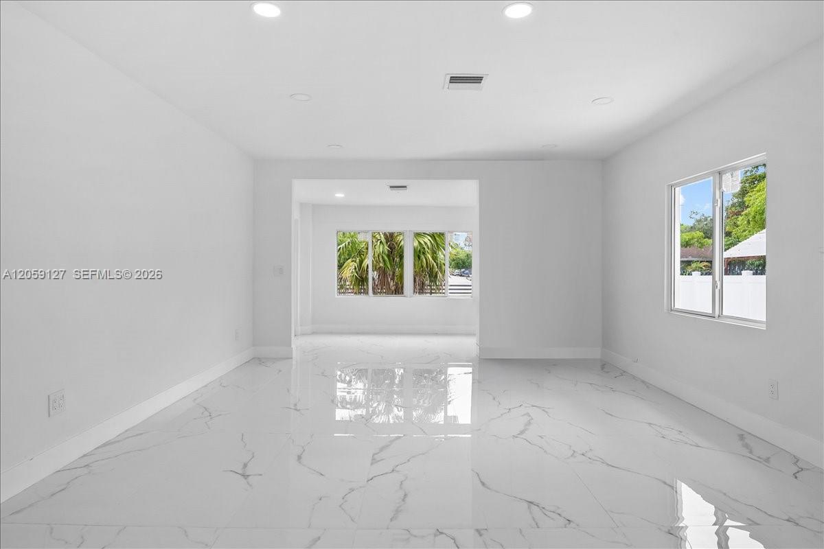 Ver detalles / 2241 sq. ft. $ 2026-07-24 0 foto