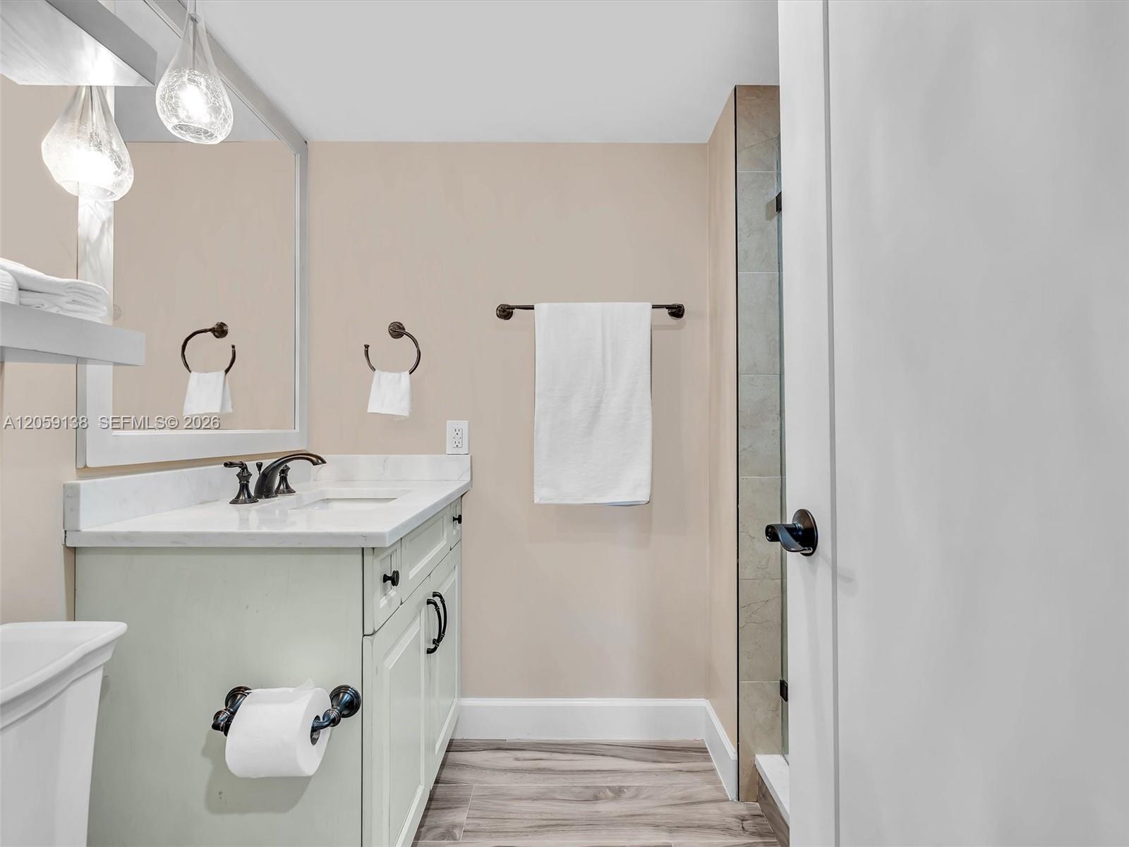 Photo of 1201 Ocean Dr  #802S, Hollywood, Florida, 33019 - Guest bathroom