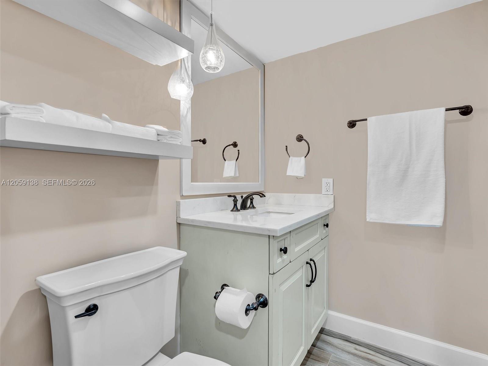 Photo of 1201 Ocean Dr  #802S, Hollywood, Florida, 33019 - Guest bathroom