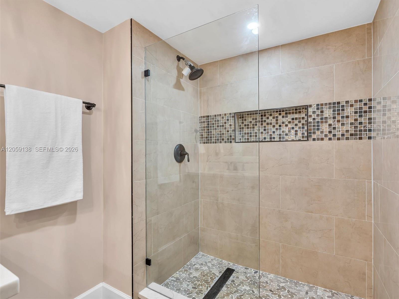 Photo of 1201 Ocean Dr  #802S, Hollywood, Florida, 33019 - Guest bathroom