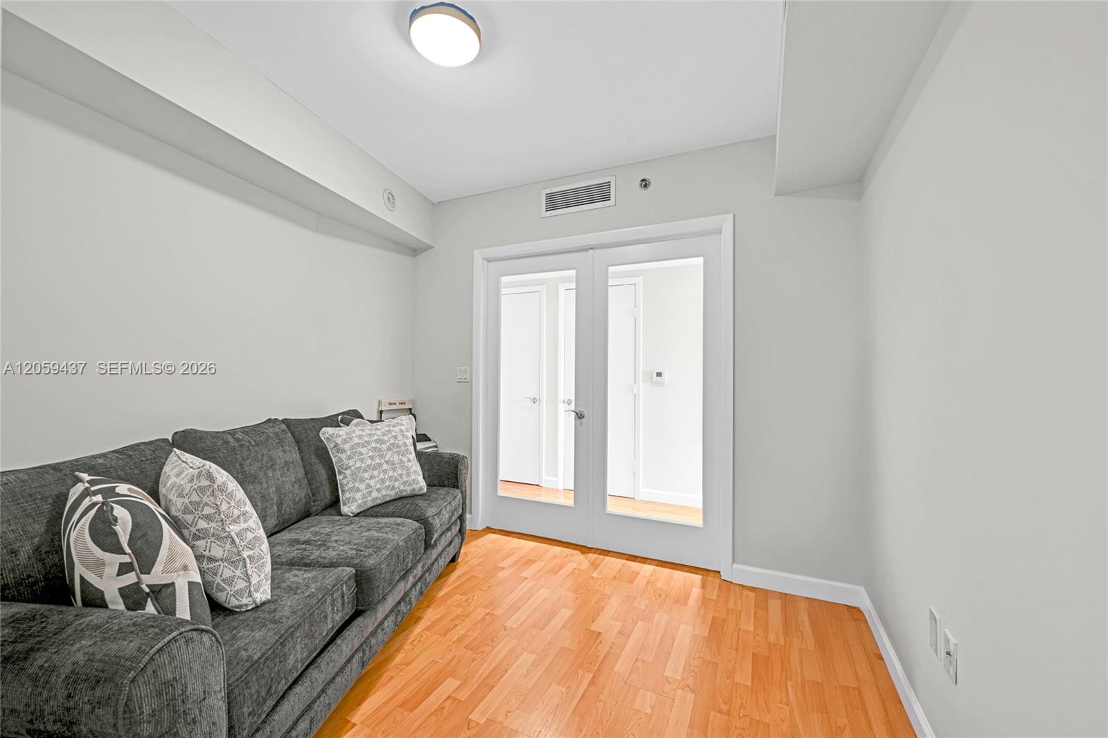 Ver detalles 2709 2 / 1 1086 sq. ft. $ 2026-07-24 0 foto