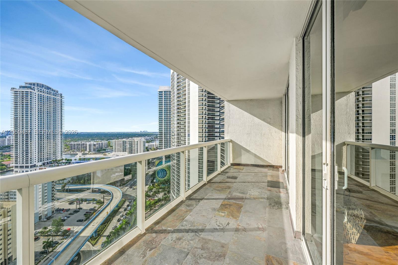 Ver detalles 2709 2 / 1 1086 sq. ft. $ 2026-07-24 0 foto