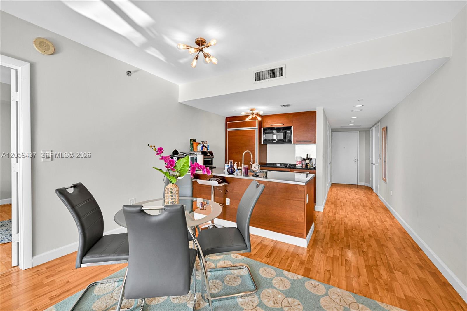 Ver detalles 2709 2 / 1 1086 sq. ft. $ 2026-07-24 0 foto