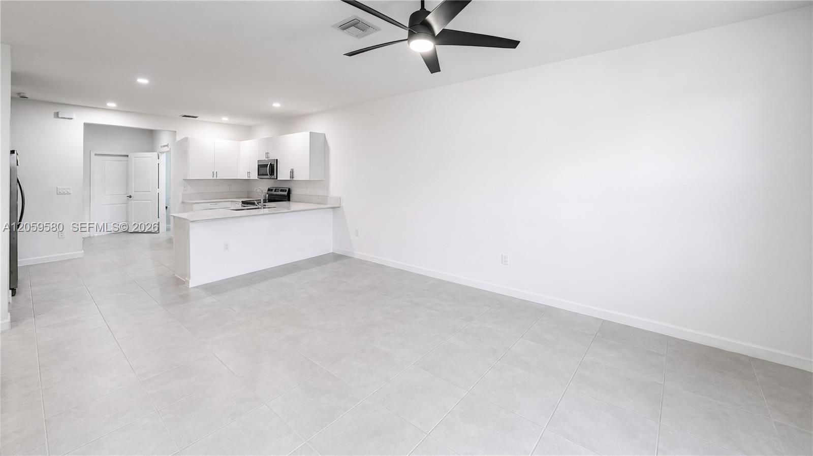 See details 12982 3 / 3 1722 sq. ft. $ 2026-07-24 0 Photo