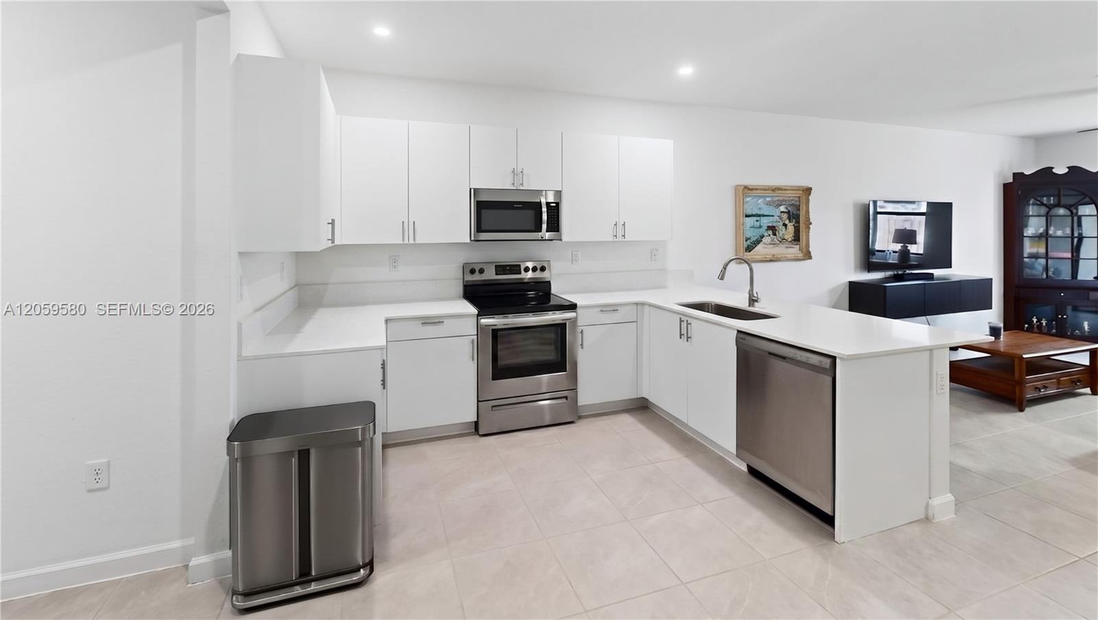See details 12982 3 / 3 1722 sq. ft. $ 2026-07-24 0 Photo