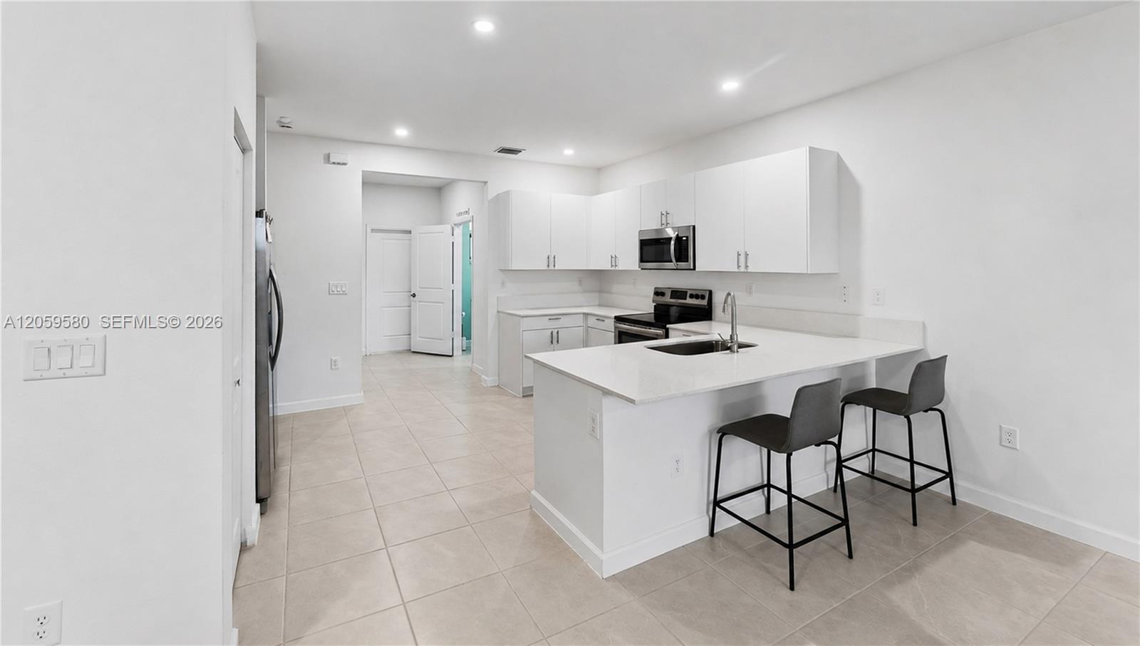 See details 12982 3 / 3 1722 sq. ft. $ 2026-07-24 0 Photo