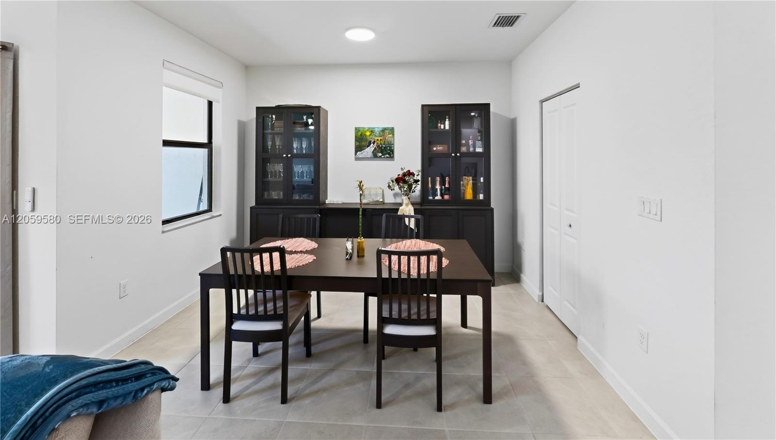See details 12982 3 / 3 1722 sq. ft. $ 2026-07-24 0 Photo