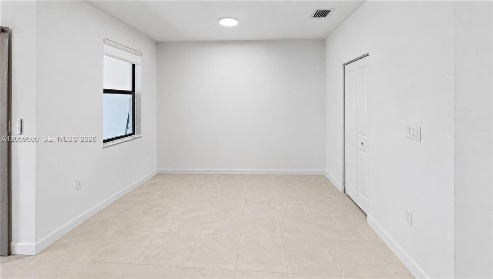 See details 12982 3 / 3 1722 sq. ft. $ 2026-07-24 0 Photo