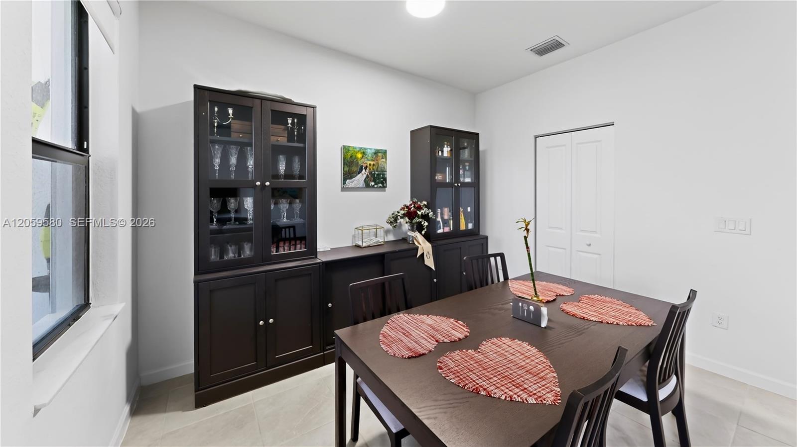 See details 12982 3 / 3 1722 sq. ft. $ 2026-07-24 0 Photo