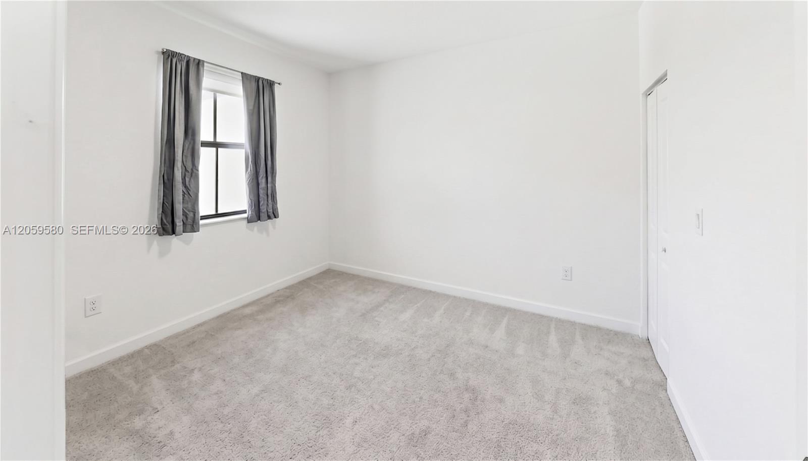 See details 12982 3 / 3 1722 sq. ft. $ 2026-07-24 0 Photo