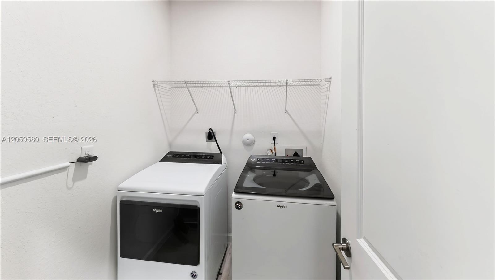 See details 12982 3 / 3 1722 sq. ft. $ 2026-07-24 0 Photo