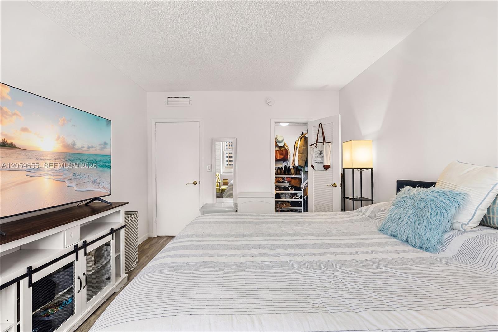 #5F 2 / 2 1340 sq. ft. $ 2026-07-24 0 foto