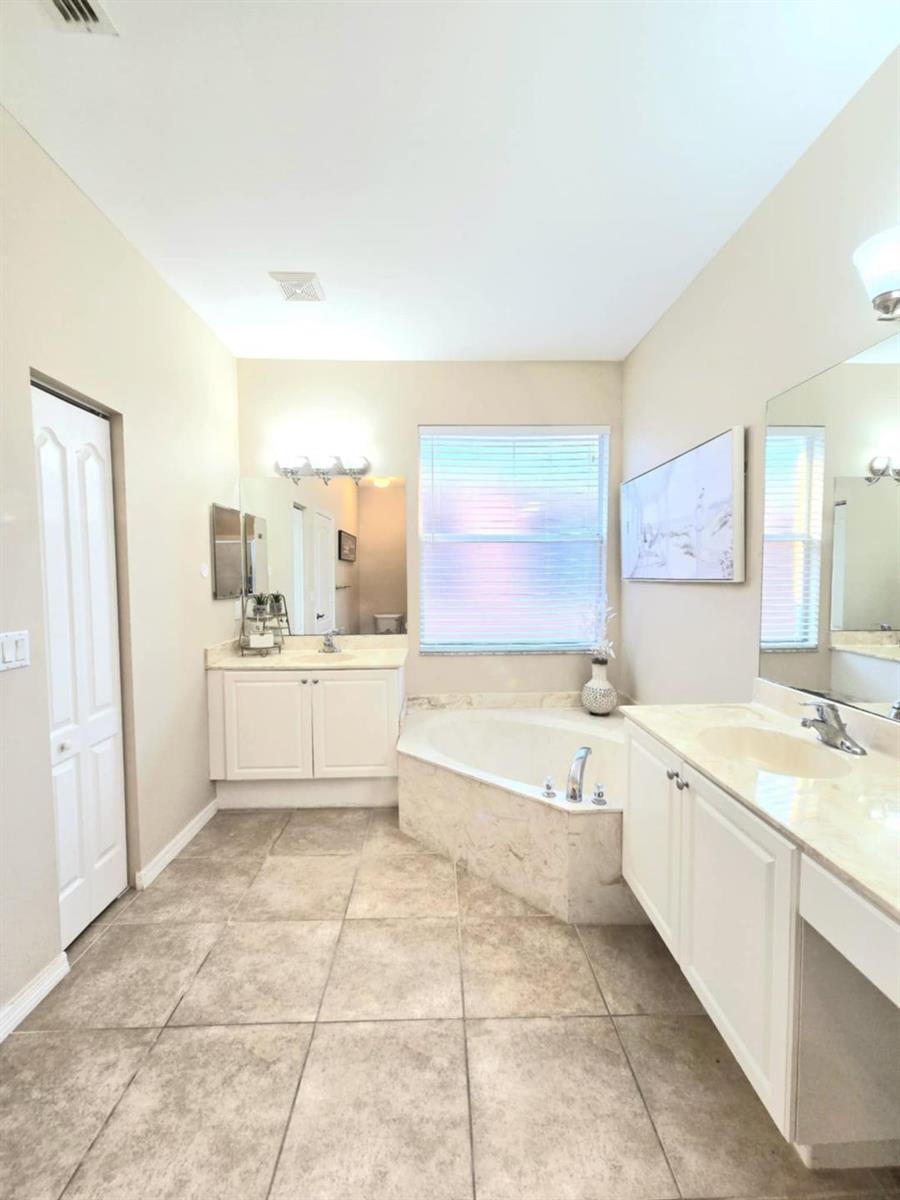9658 3 / 2 1761 sq. ft. $ 2026-07-26 0 foto